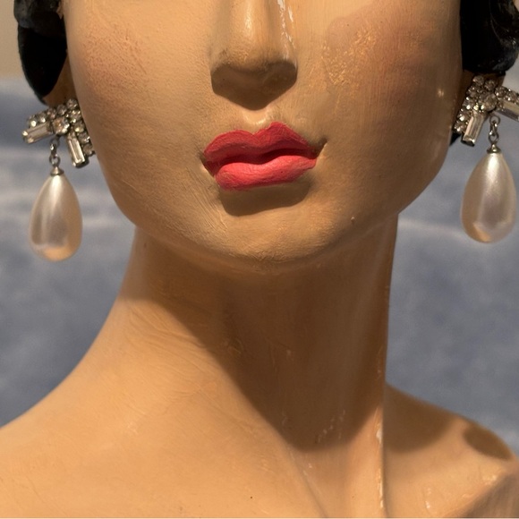 Vintage Faux Pearl drop earrings with Rhinestone’s. - Picture 12 of 16